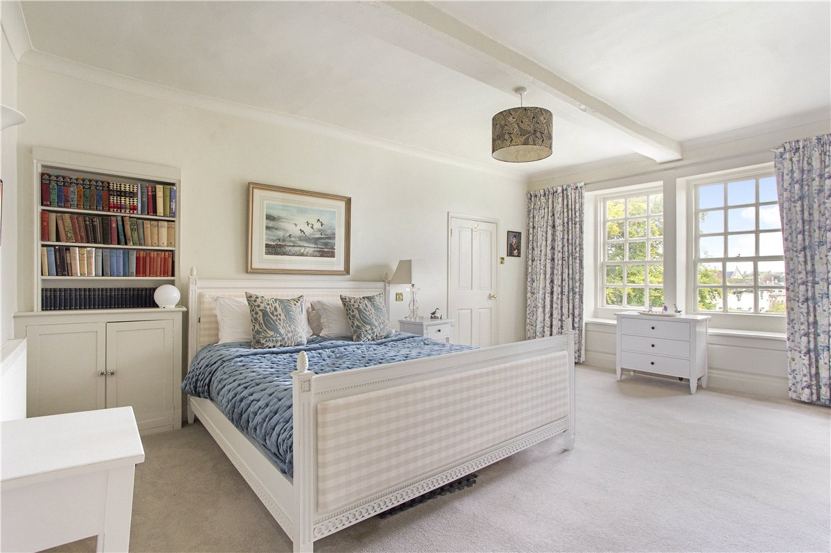 6 bedroom house, The Green, Calne SN11 - Sold