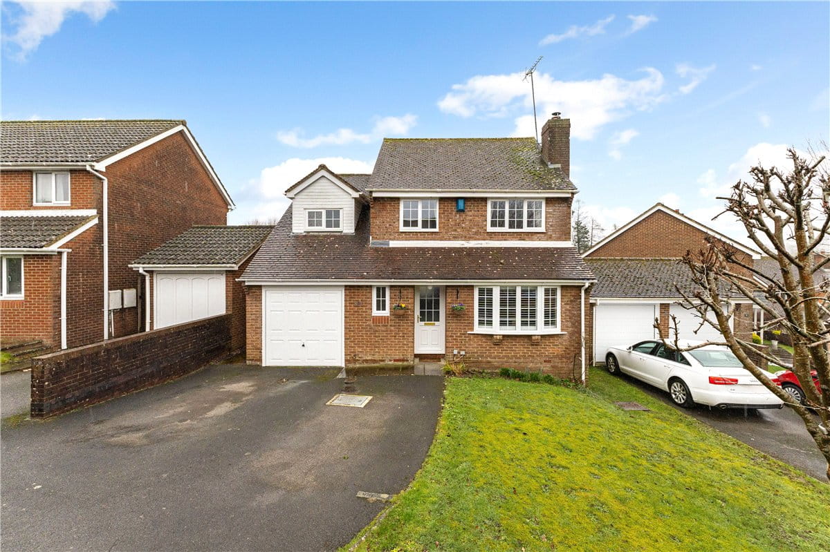 4 bedroom house, Davies Close, Marlborough SN8 - Available