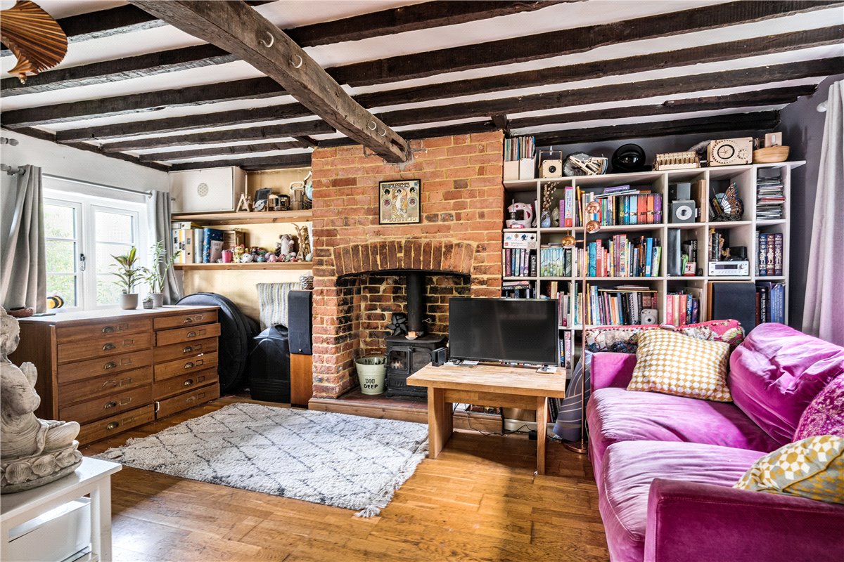 2 bedroom house, High Street, Manton SN8 - Available