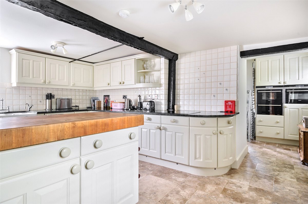 4 bedroom house, Yatesbury, Calne SN11 - Available