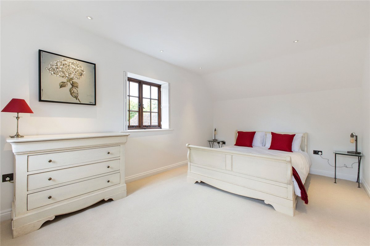 4 bedroom house, Broome Manor Lane, Swindon SN3 - Sold STC