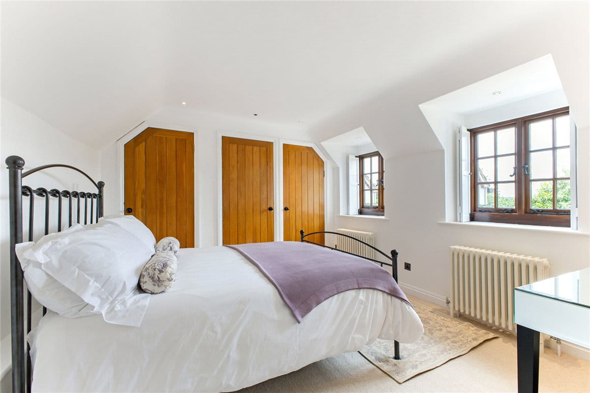 4 bedroom house, Broome Manor Lane, Swindon SN3 - Sold STC