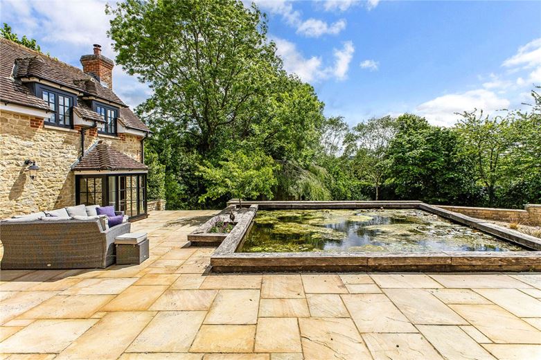 4 bedroom house, Broome Manor Lane, Swindon SN3 - Sold STC