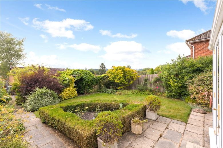 3 bedroom house, Back Lane, Marlborough SN8 - Available