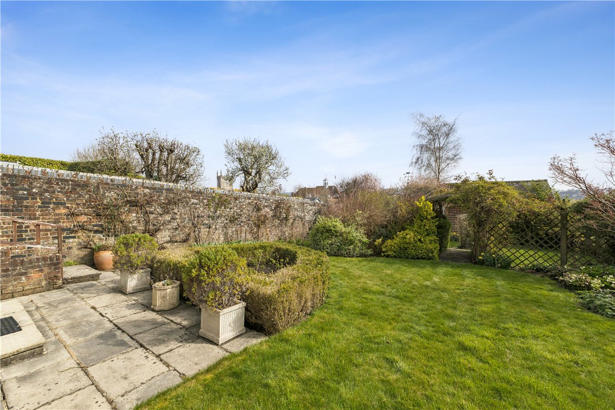 3 bedroom house, Back Lane, Marlborough SN8 - Available