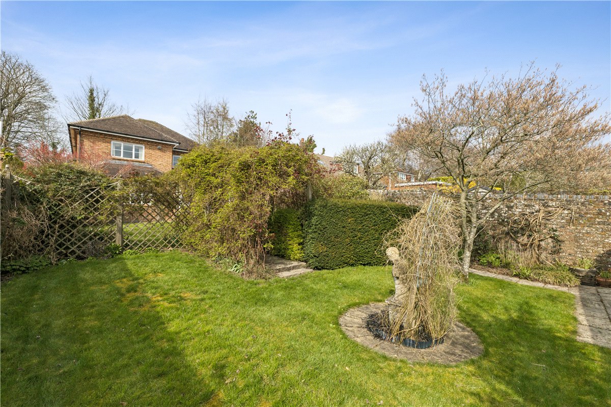 3 bedroom house, Back Lane, Marlborough SN8 - Available