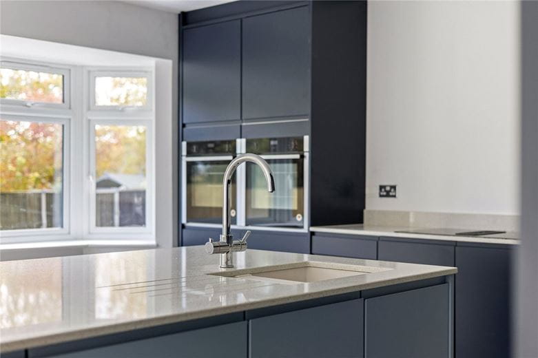 5 bedroom house, Manor Road, Sherborne St. John RG24 - Available