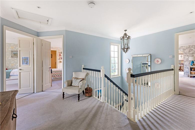 5 bedroom house, Honeystreet, Pewsey SN9 - Available