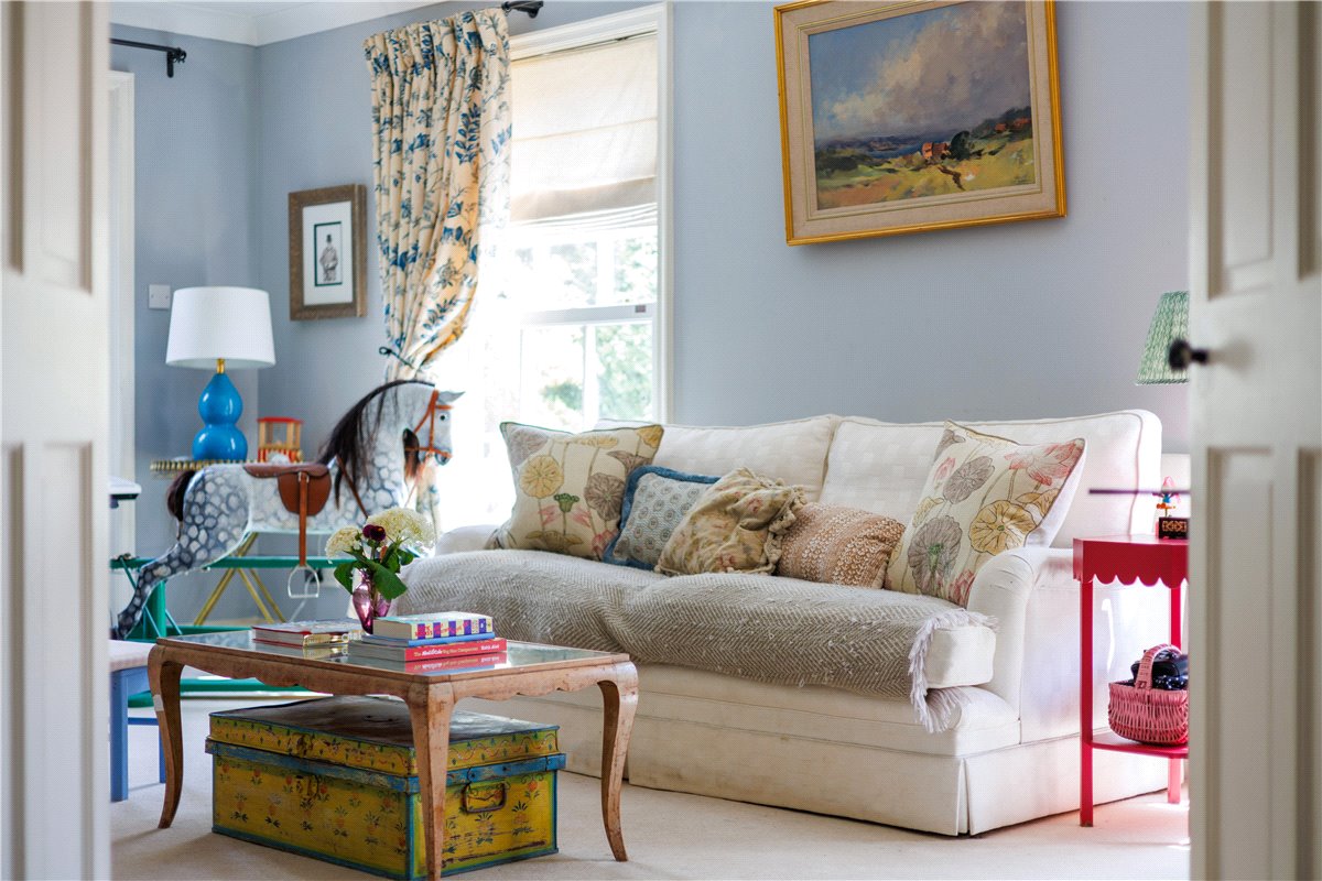 5 bedroom house, Honeystreet, Pewsey SN9 - Available