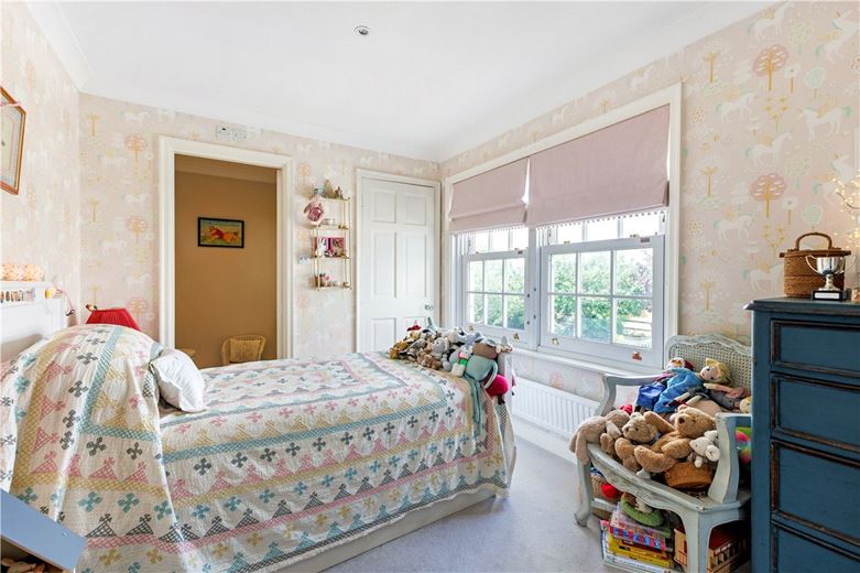 5 bedroom house, Honeystreet, Pewsey SN9 - Available