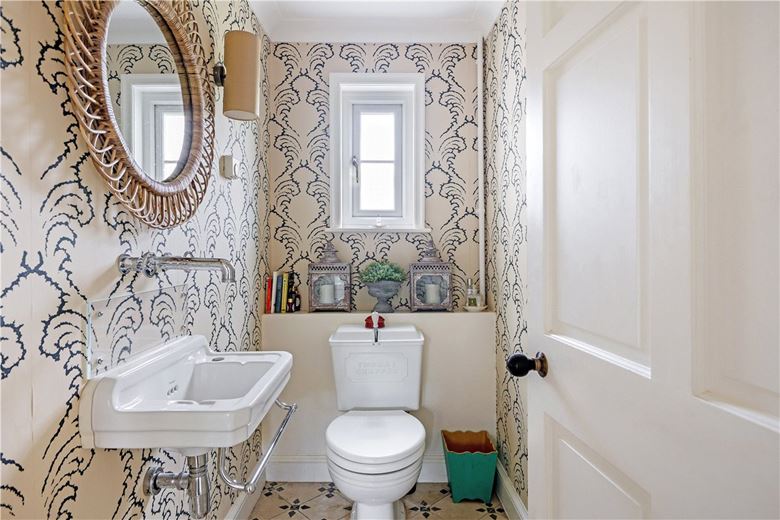 5 bedroom house, Honeystreet, Pewsey SN9 - Available