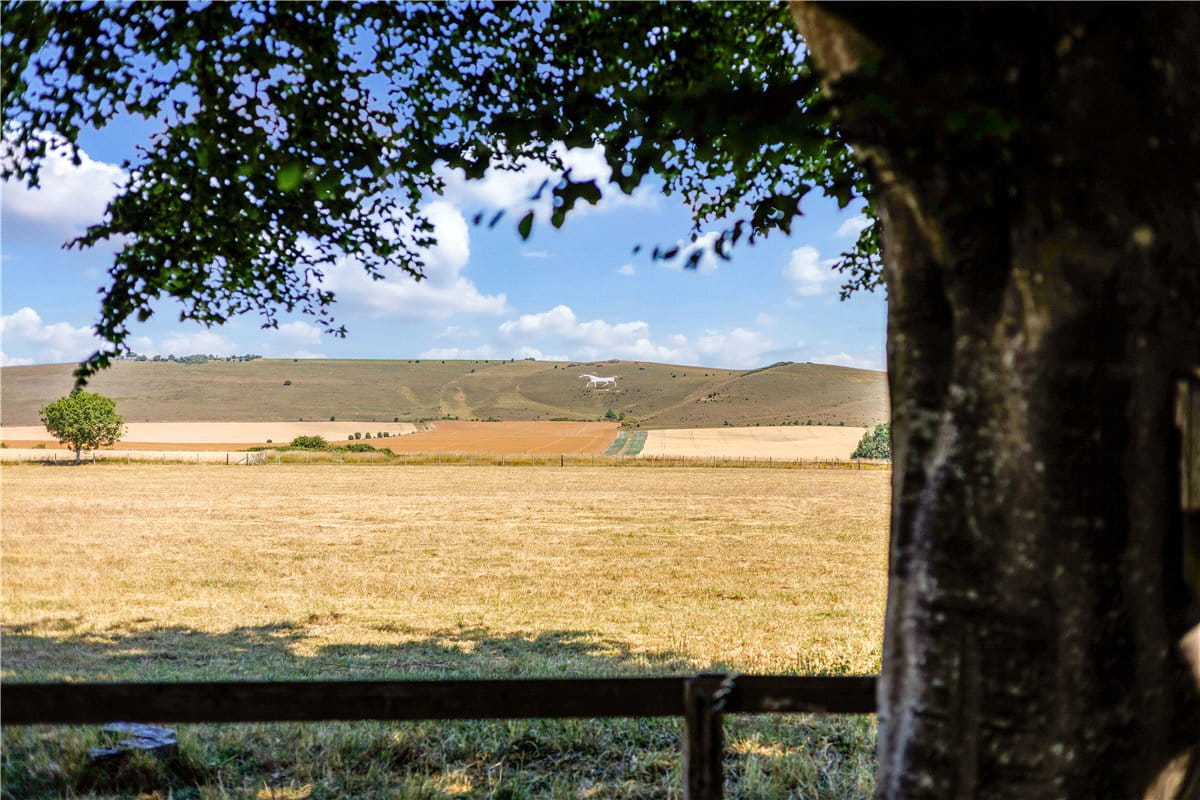 5 bedroom house, Honeystreet, Pewsey SN9 - Available