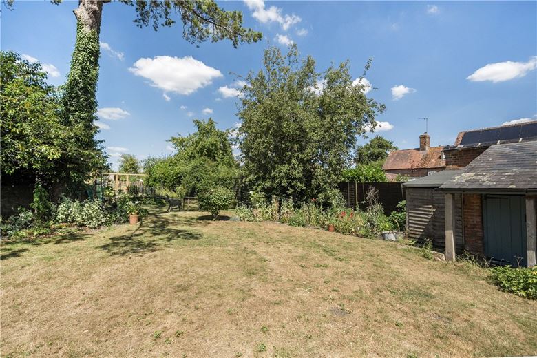 3 bedroom house, East Kennett, Marlborough SN8 - Available