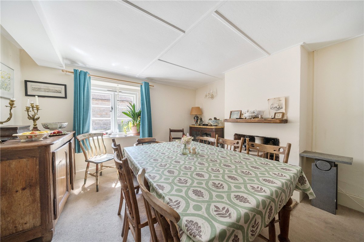 3 bedroom house, East Kennett, Marlborough SN8 - Available