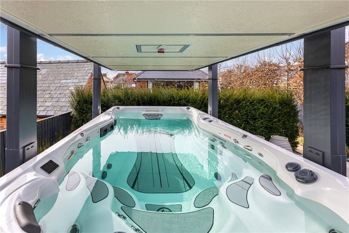 4 bedroom house, Blowhorn Street, Marlborough SN8 - Sold STC