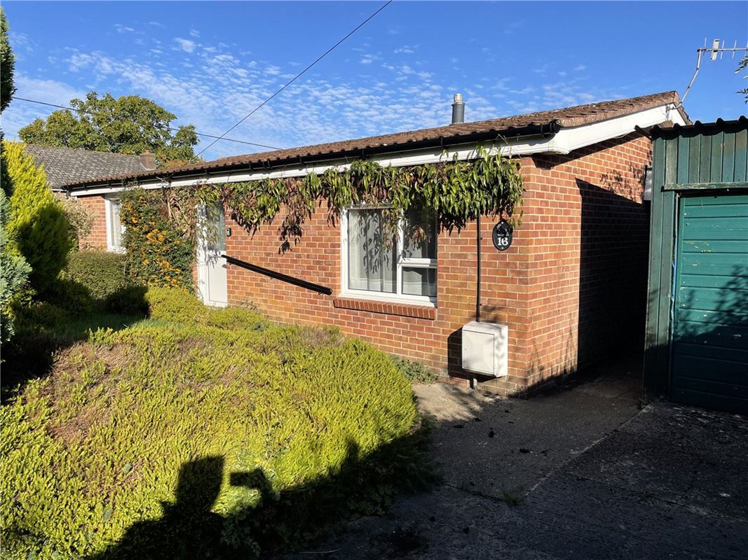 2 bedroom bungalow, Manton Close, Manton SN8 - Available