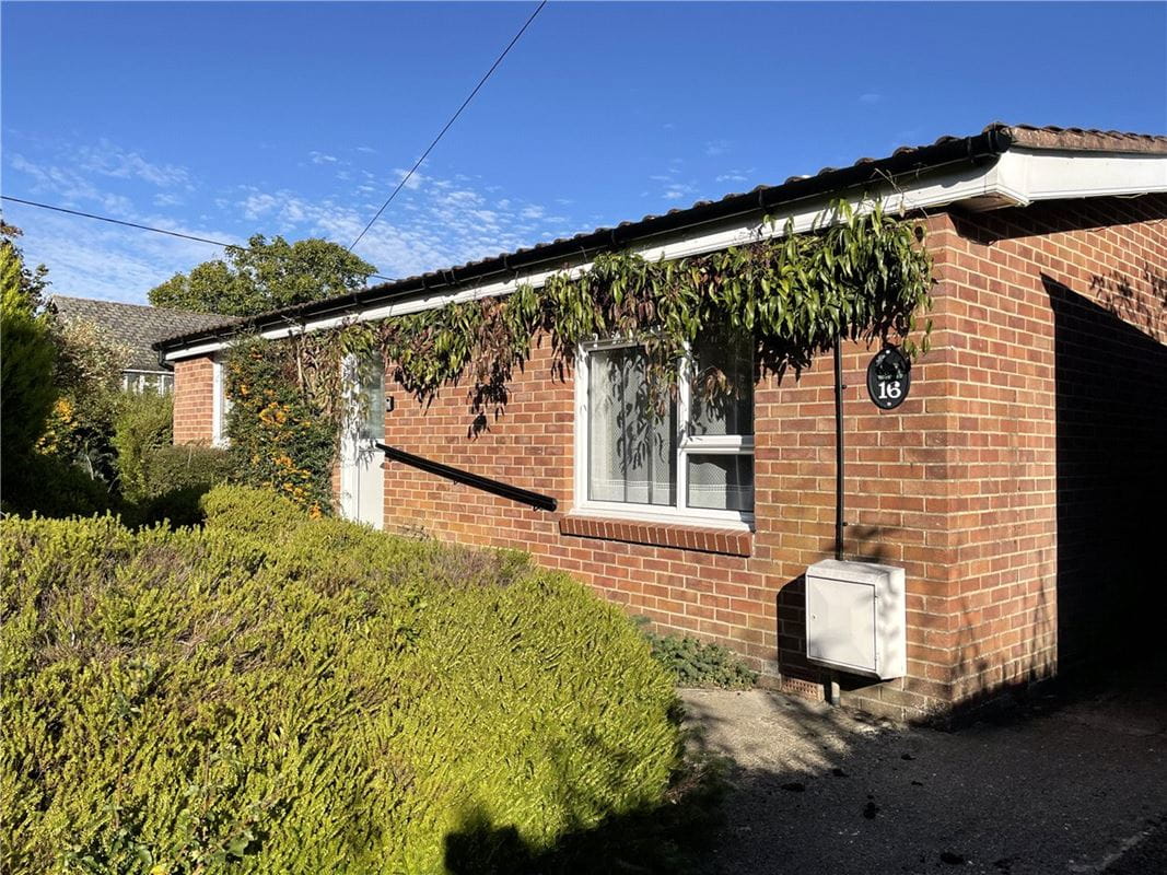 2 bedroom bungalow, Manton Close, Manton SN8 - Available