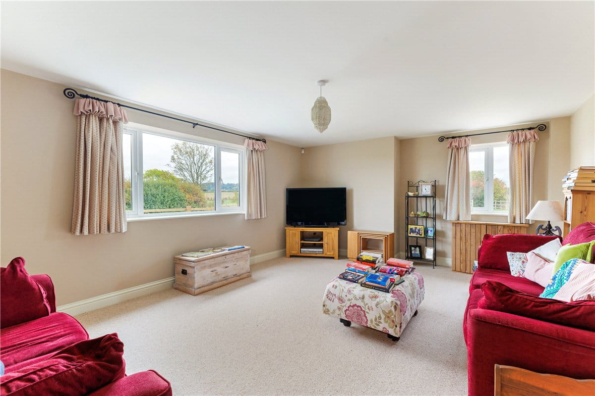 6 bedroom house, The Barton, Clyffe Pypard SN4 - Available