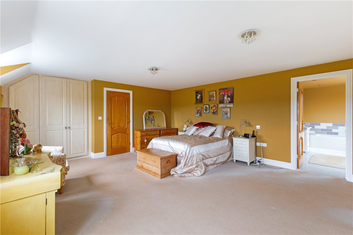 6 bedroom house, The Barton, Clyffe Pypard SN4 - Available