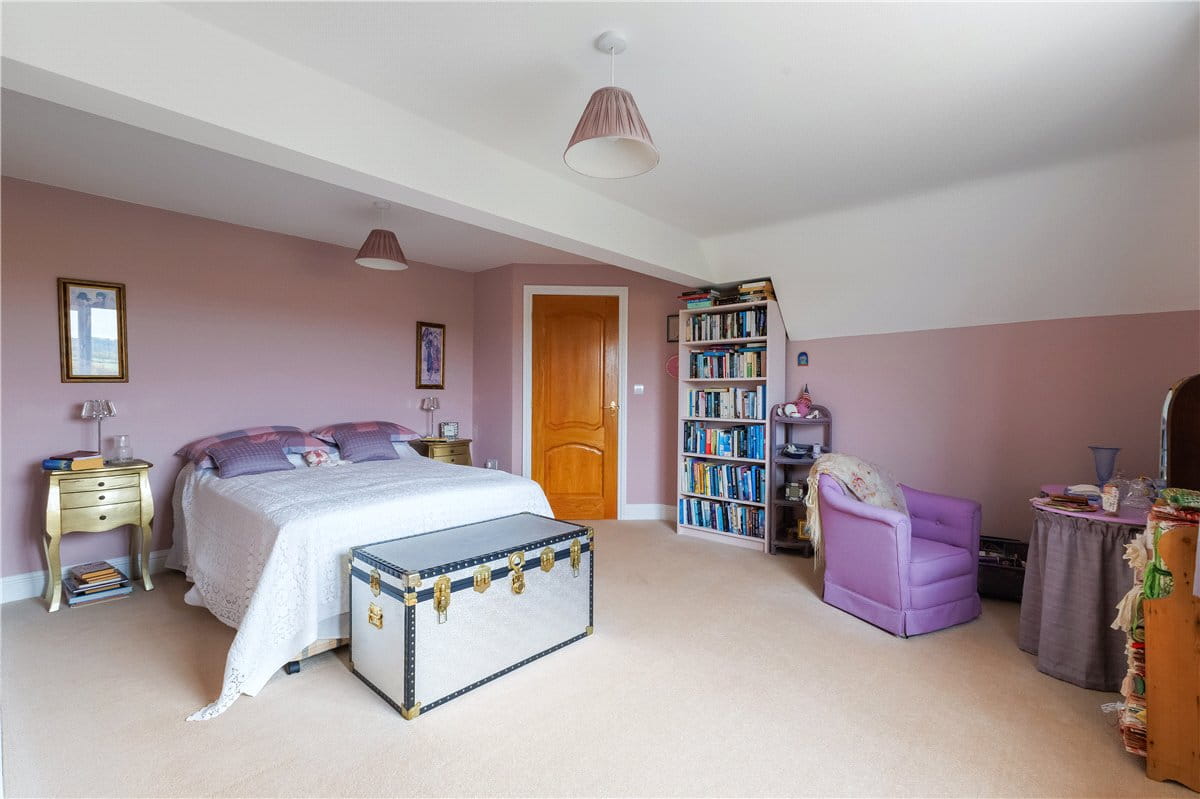 6 bedroom house, The Barton, Clyffe Pypard SN4 - Available