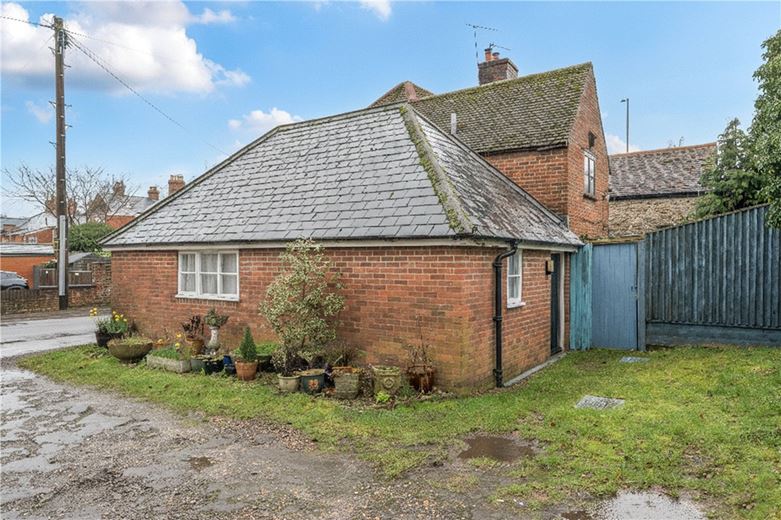 1 bedroom house, George Lane, Marlborough SN8 - Available