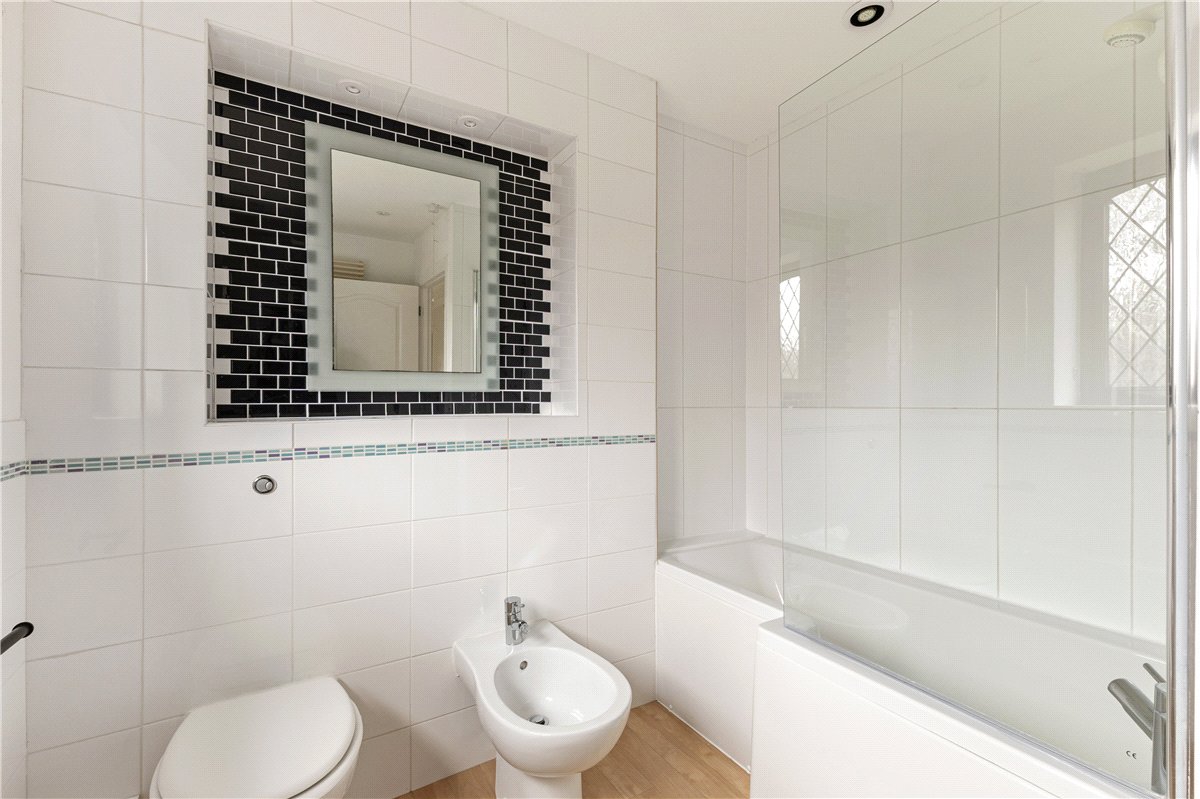 4 bedroom house, Manor Park, South Marston SN3 - Available