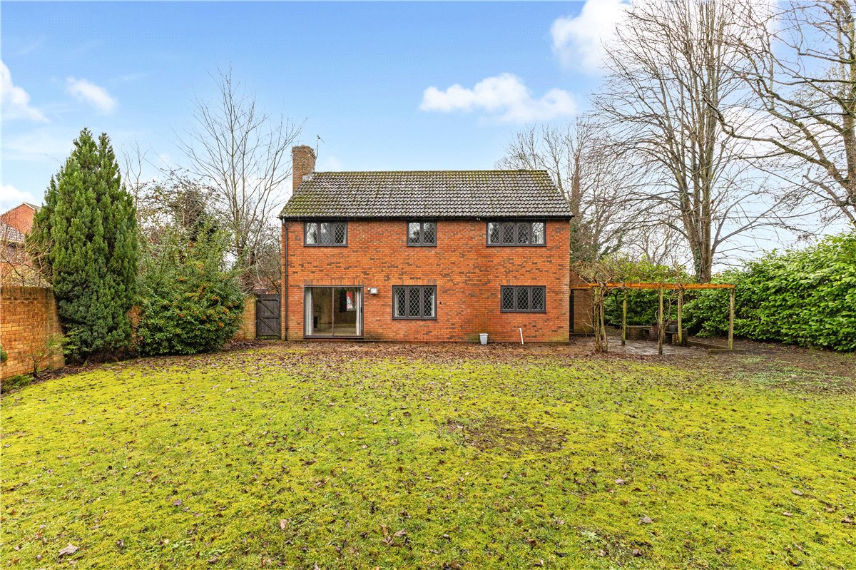 4 bedroom house, Manor Park, South Marston SN3 - Available