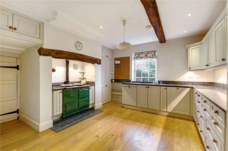 6 bedroom house, Farm Lane, Aldbourne SN8 - Available