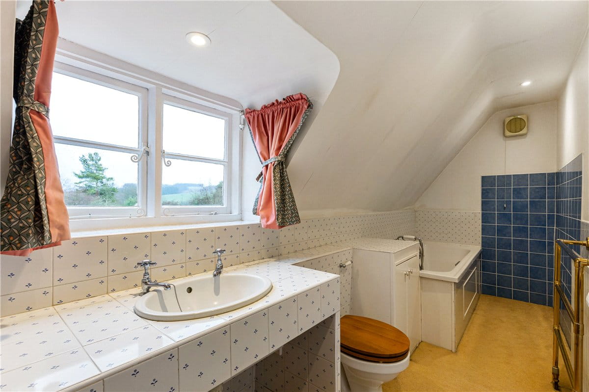 6 bedroom house, Farm Lane, Aldbourne SN8 - Available