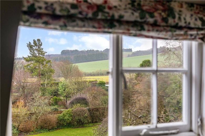 6 bedroom house, Farm Lane, Aldbourne SN8 - Available