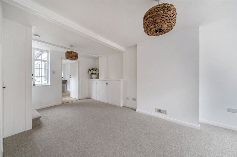 2 bedroom house, London Road, Marlborough SN8 - Available