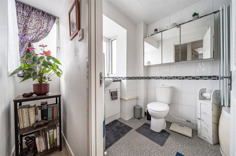 3 bedroom house, Squires Hill Close, Woodshaw SN4 - Available