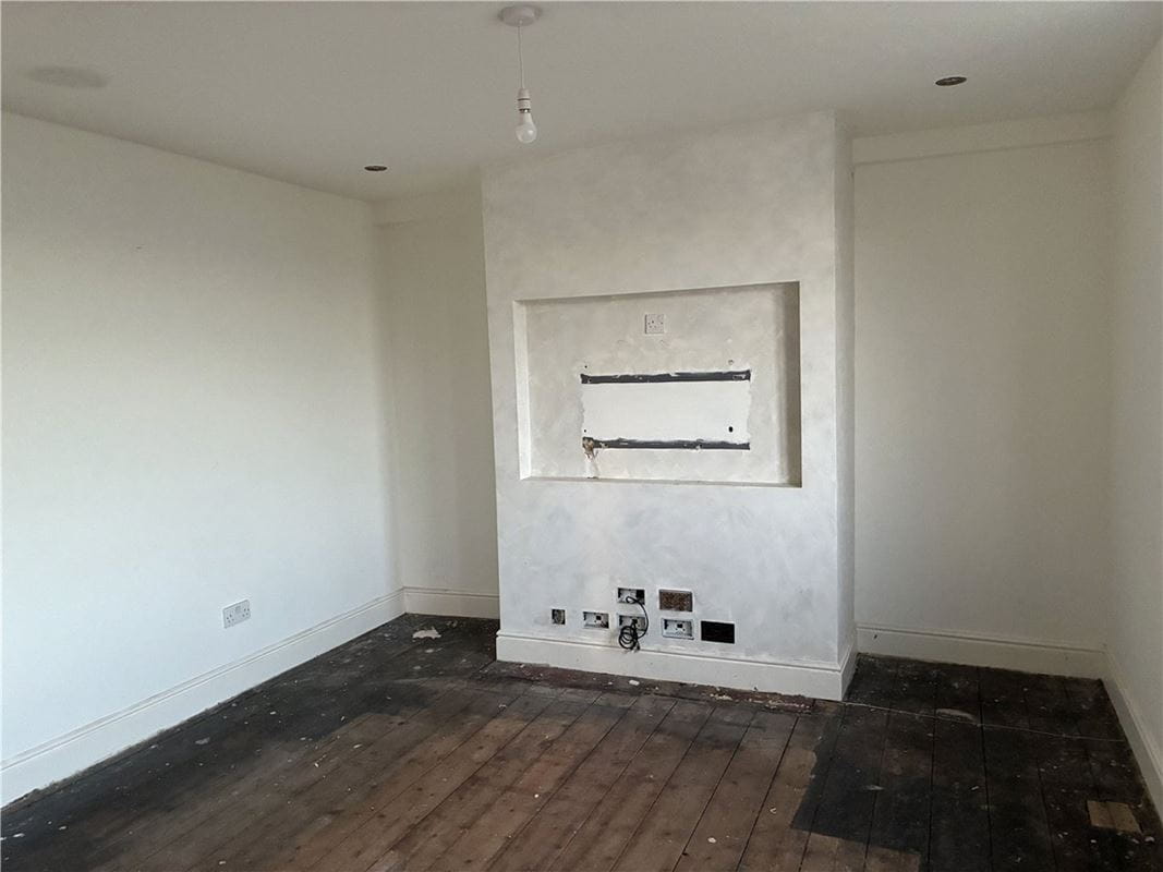 3 bedroom house, Burbage Road, Easton Royal SN9 - Sold STC