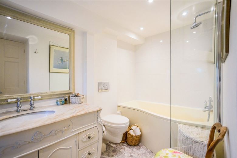 4 bedroom house, Castle Street, Calne SN11 - Available