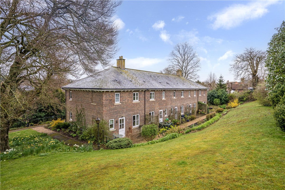 2 bedroom house, Wye House Gardens, Barn Street SN8 - Available