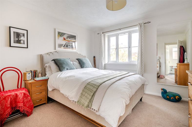 2 bedroom house, Macneice Drive, Marlborough SN8 - Available