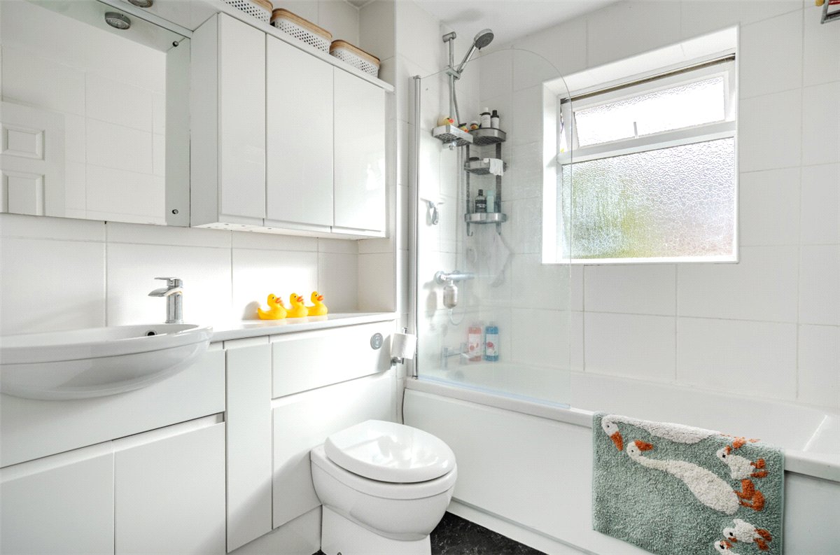 2 bedroom house, Macneice Drive, Marlborough SN8 - Available