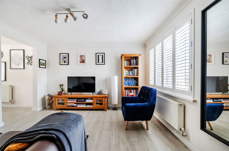 2 bedroom house, Macneice Drive, Marlborough SN8 - Available