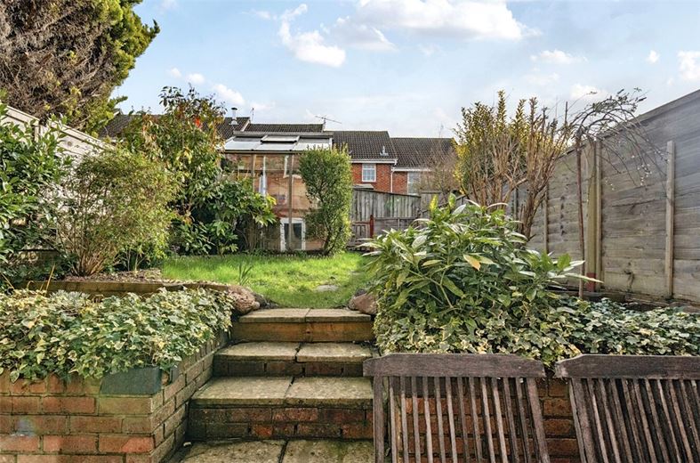 2 bedroom house, Macneice Drive, Marlborough SN8 - Available