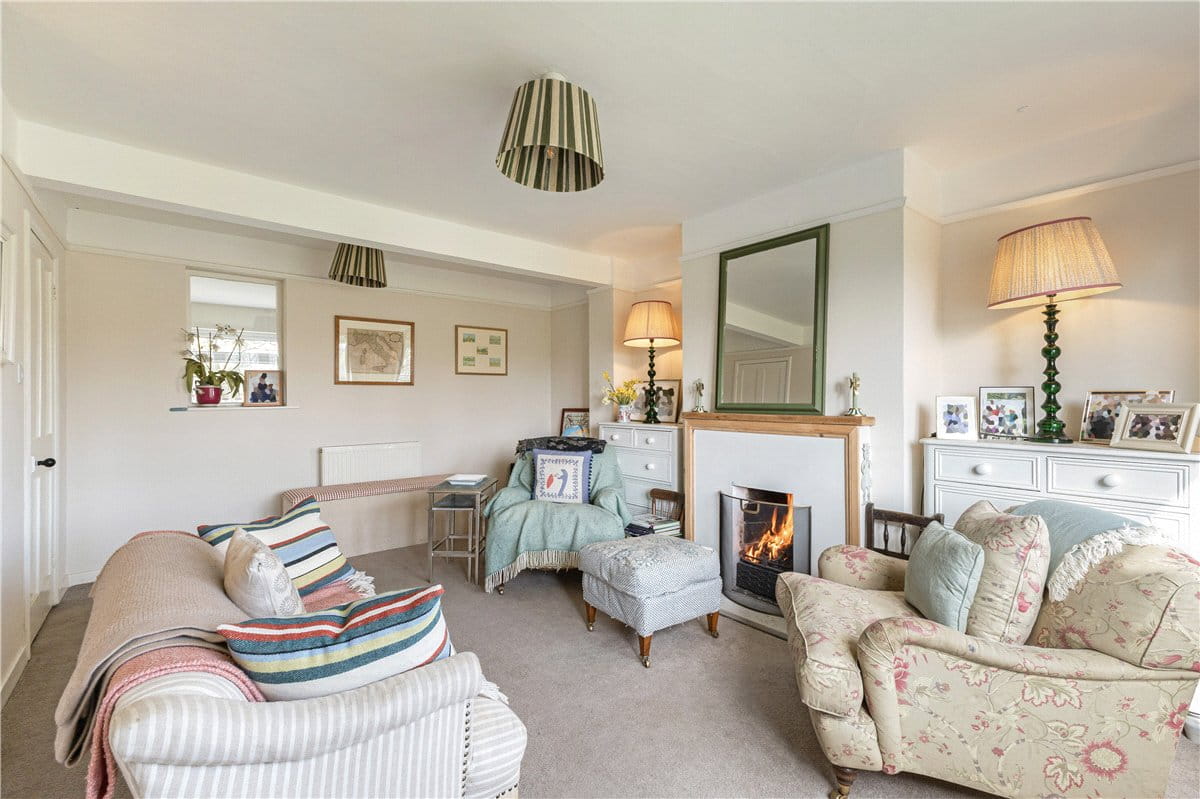 3 bedroom house, Church Street, Great Bedwyn SN8 - Available