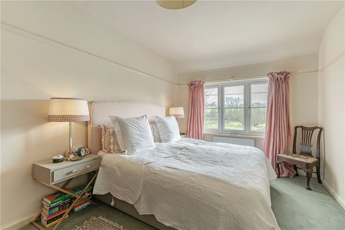 3 bedroom house, Church Street, Great Bedwyn SN8 - Available