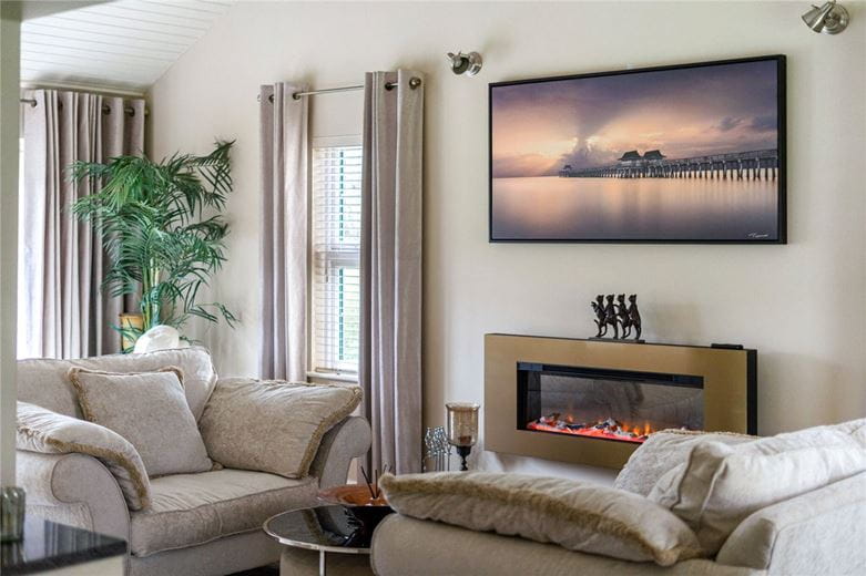 4 bedroom house, Brettingham Gate, Swindon SN3 - Available