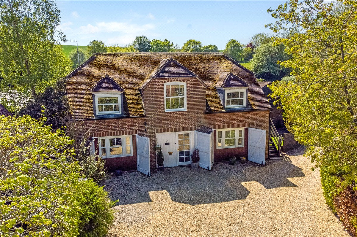 5 bedroom house, High Street, Manton SN8 - Available