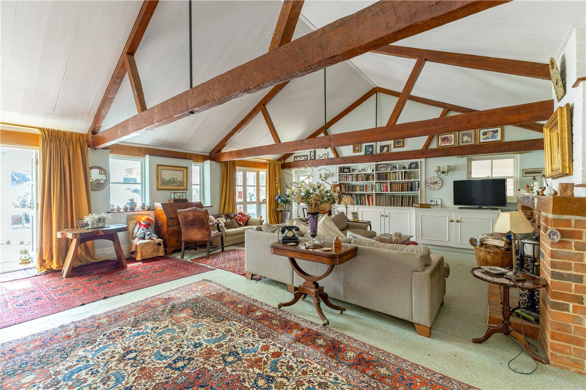 5 bedroom house, High Street, Manton SN8 - Available