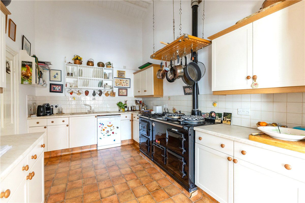 5 bedroom house, High Street, Manton SN8 - Available