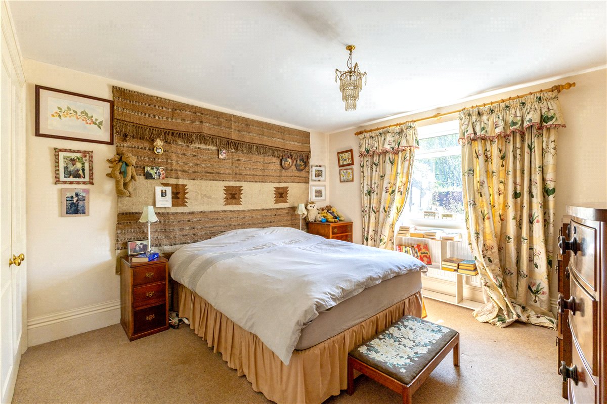 5 bedroom house, High Street, Manton SN8 - Available