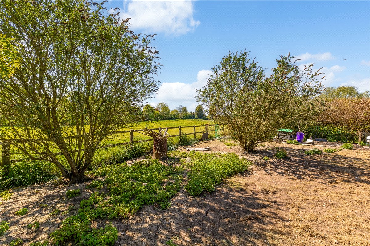 5 bedroom house, High Street, Manton SN8 - Available