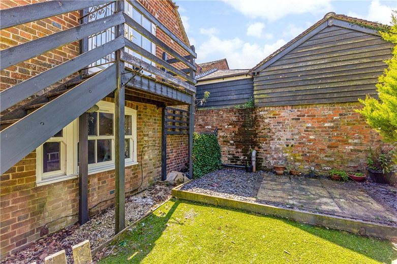 5 bedroom house, High Street, Manton SN8 - Available