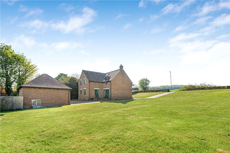 4 bedroom house, Main Road, Cherhill SN11 - Available