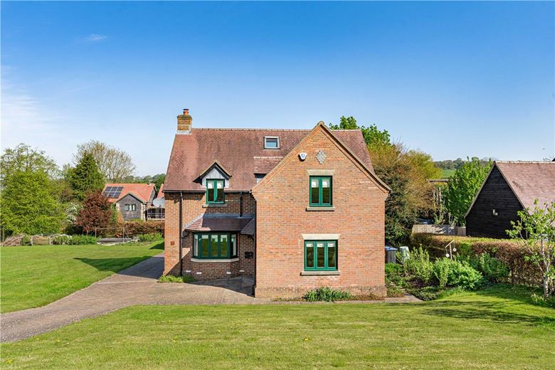 4 bedroom house, Main Road, Cherhill SN11 - Available